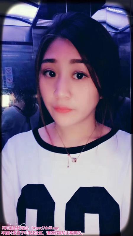 很漂亮小姐姐 依依