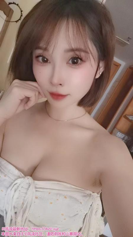 小柳岩 前凸后翘