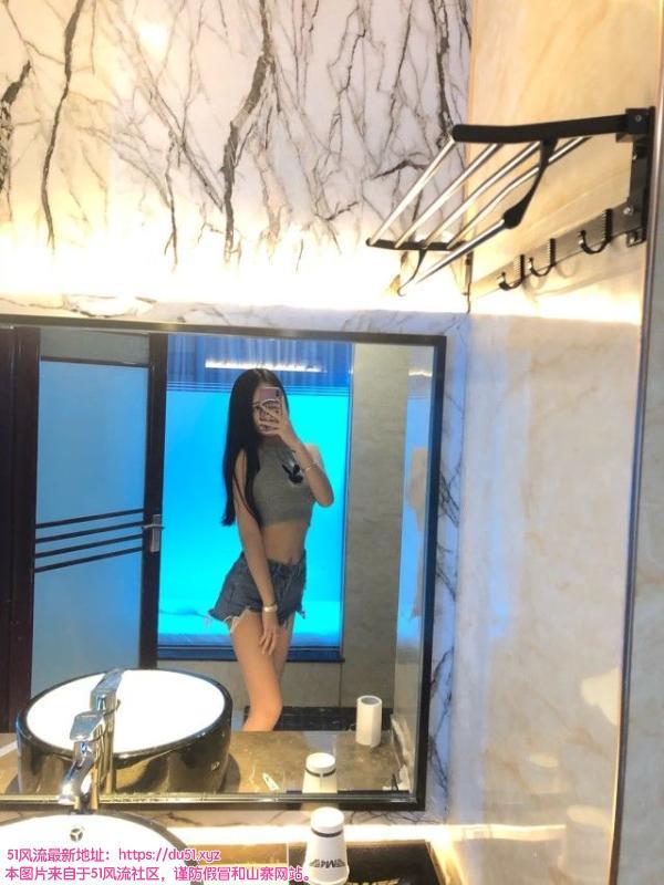 体验龙首原大胸妹子