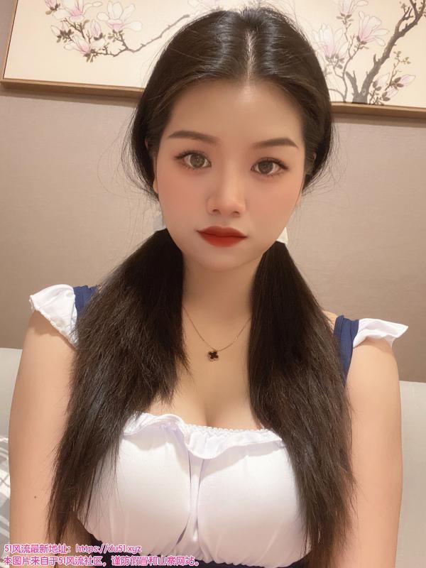 胸大腿长性感小姐姐