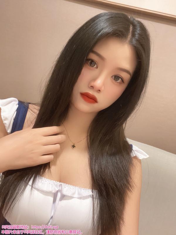 胸大腿长性感小姐姐