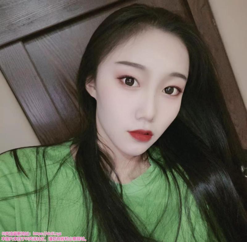 俏皮小可爱雨夏