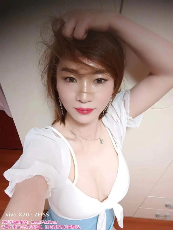 风骚黑丝口喷张静