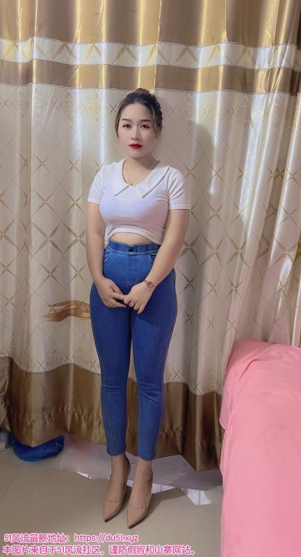 性感丰乳翘臀少妇