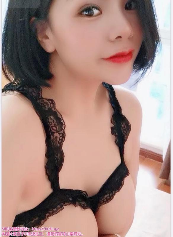 大胸美少妇