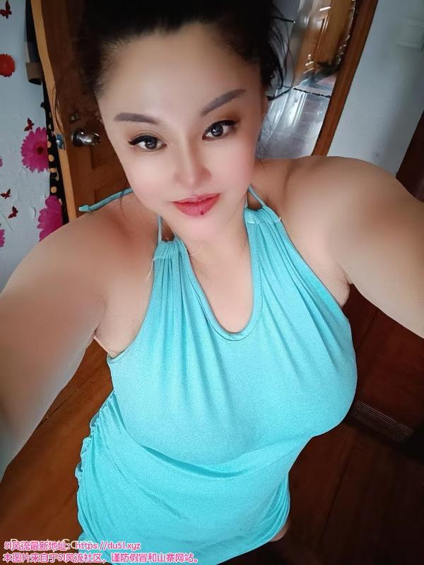 黑丝大奶口爆少妇