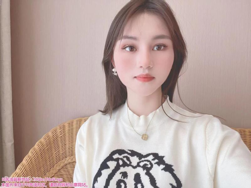 美波肤白樟木头兼职妹