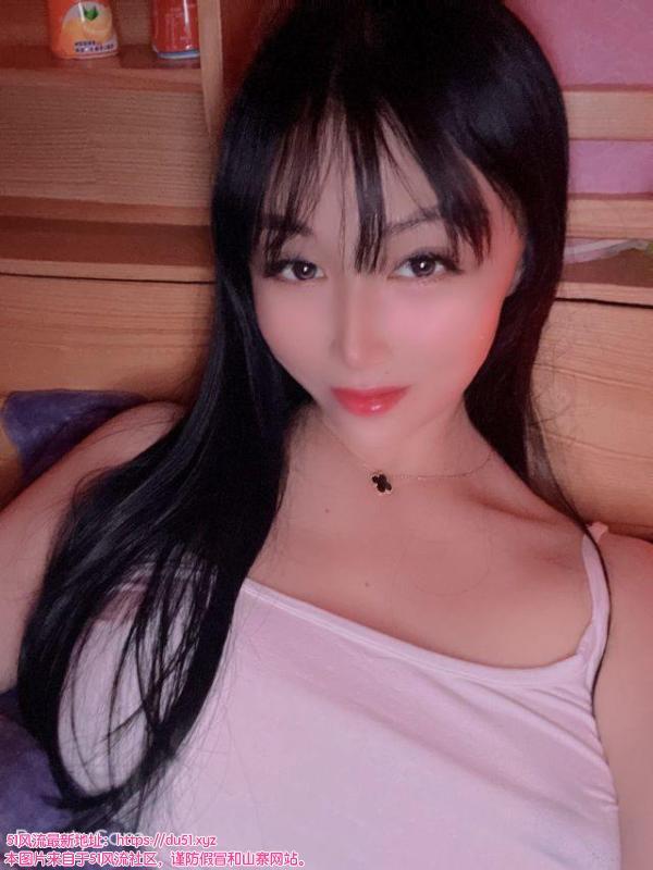 服务细致的轻熟女