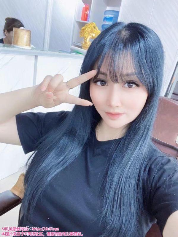 服务细致的轻熟女