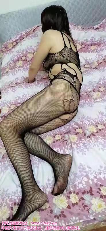 友谊路长腿丰臀空嫂