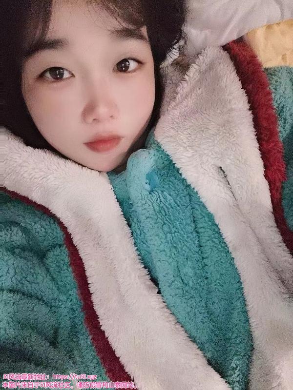 奶茶店风骚三通小妹