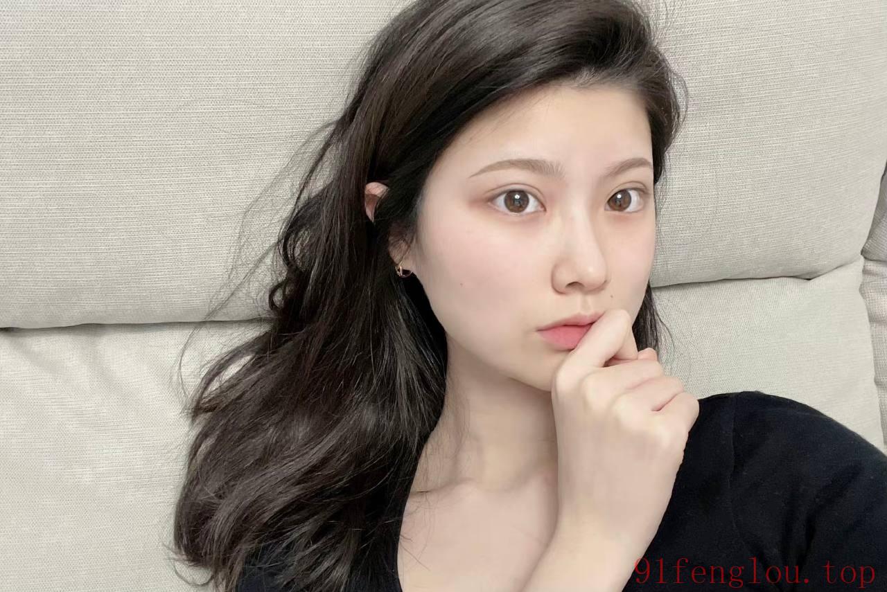 妹子新人兼职，逼紧水多，下面很嫩