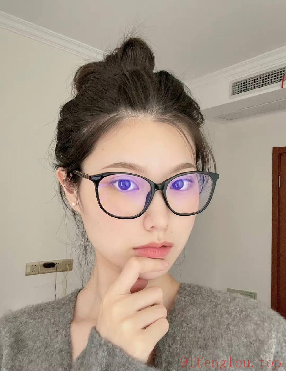 妹子新人兼职，逼紧水多，下面很嫩