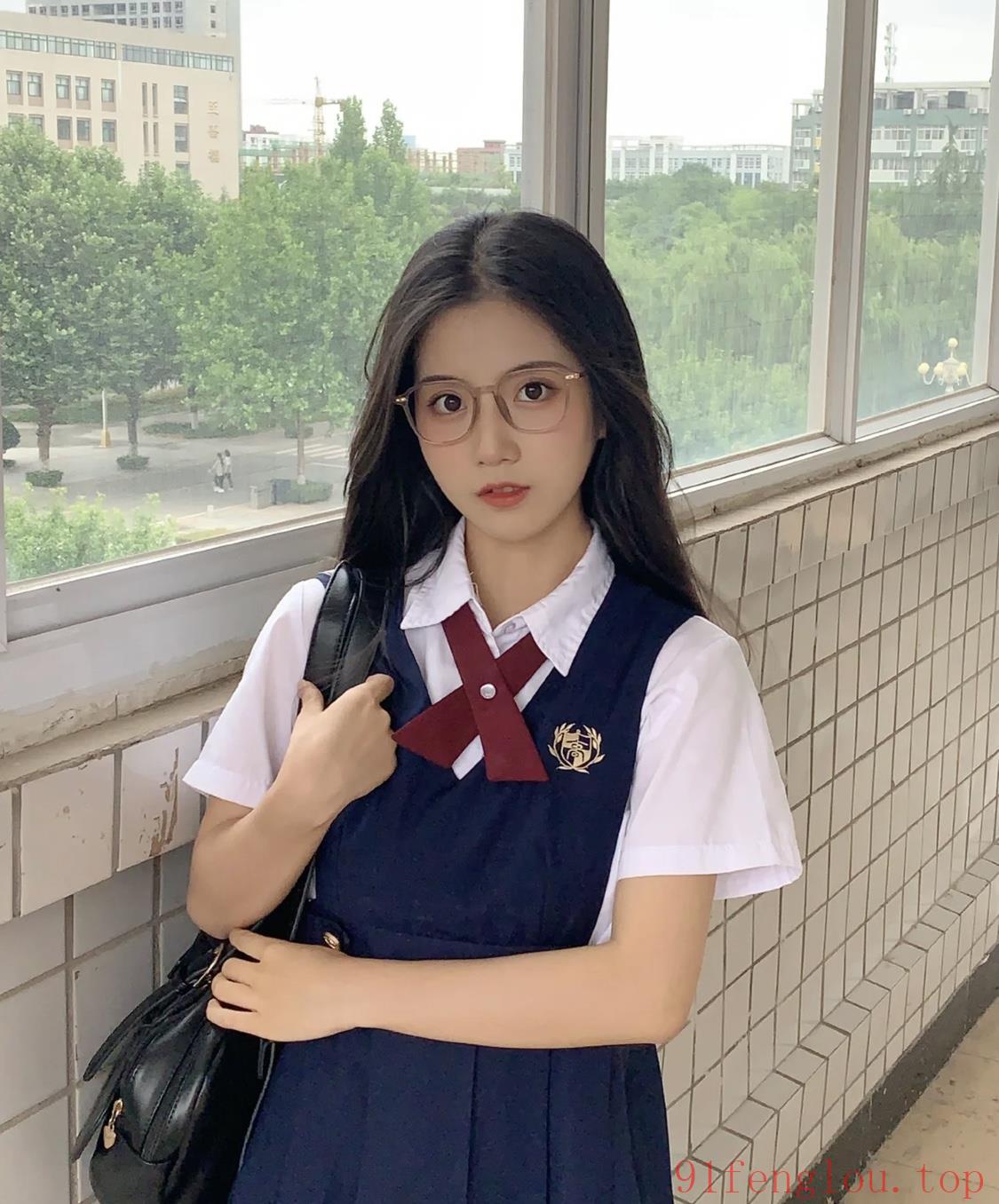 苗族学生妹刚下海可三通内射