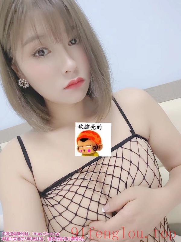 肤白美乳 可颐