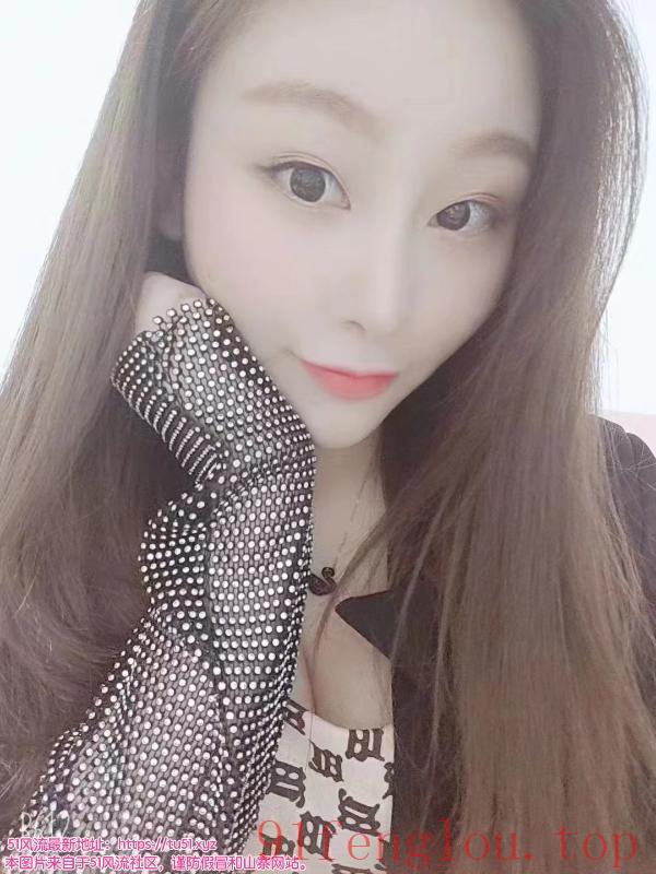 肤白腿长甜美依依