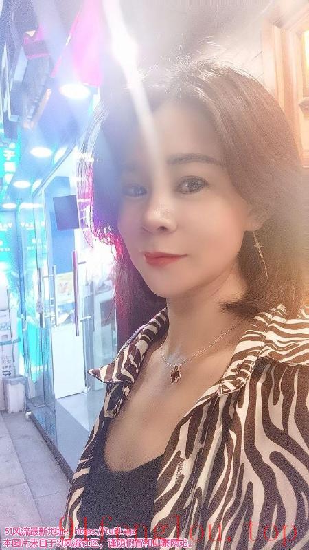 服务很骚的少妇