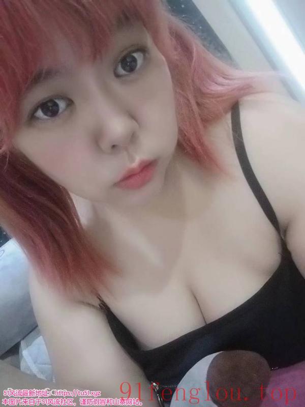 大胸服务很骚的少妇