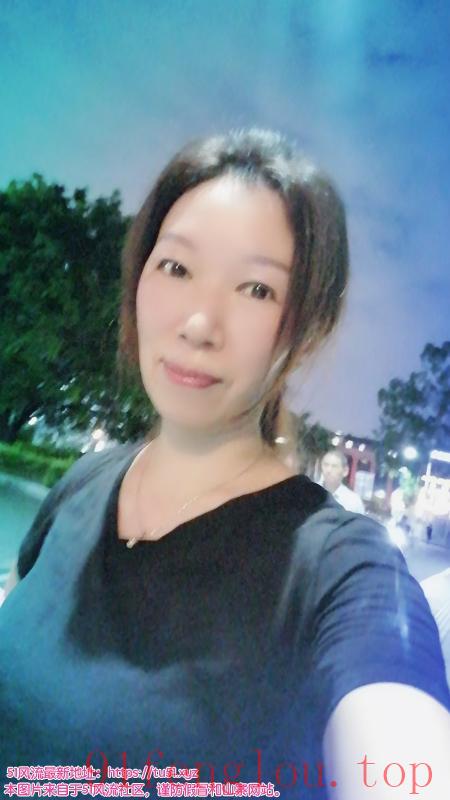 同和地铁口熟女