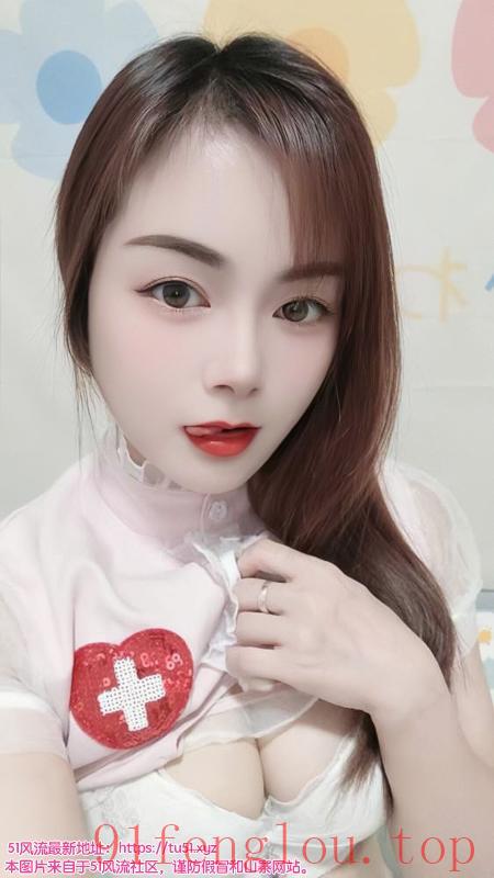 肤白大奶轻熟女