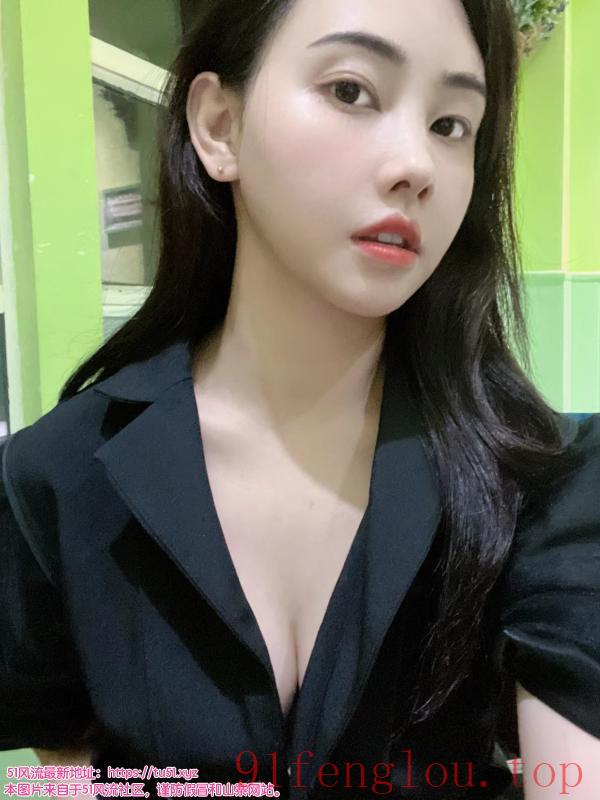 很清纯可爱型的妹子