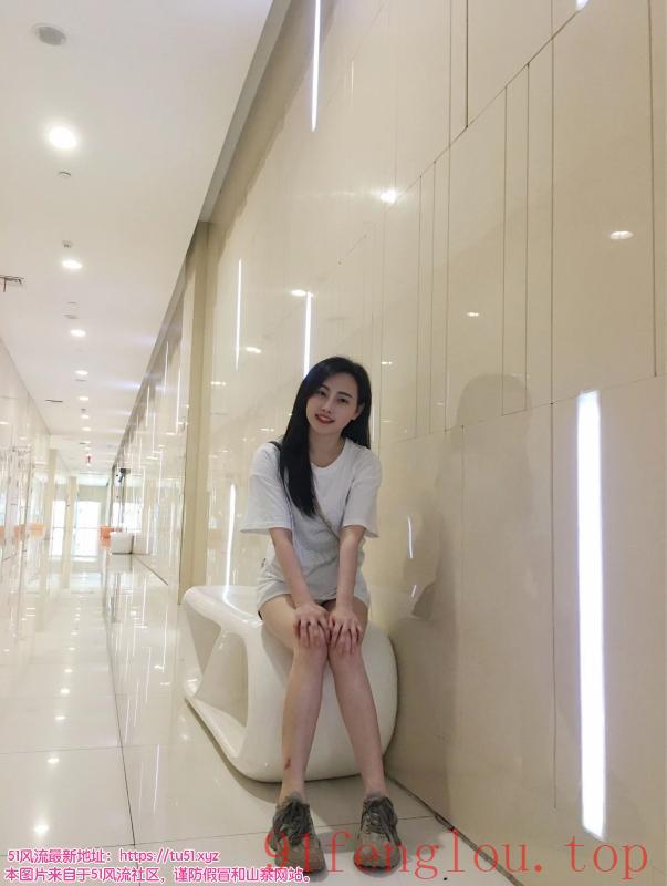 很清纯可爱型的妹子