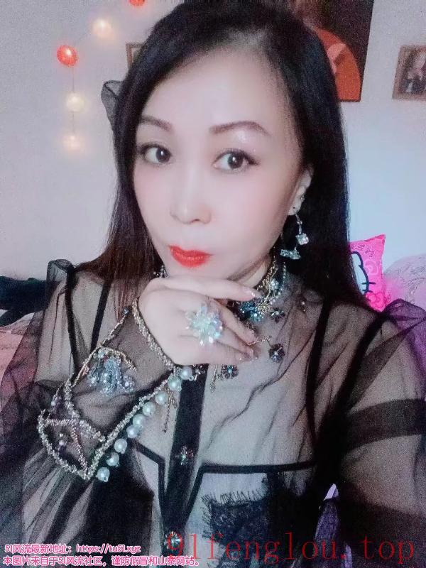 风情的深喉少妇