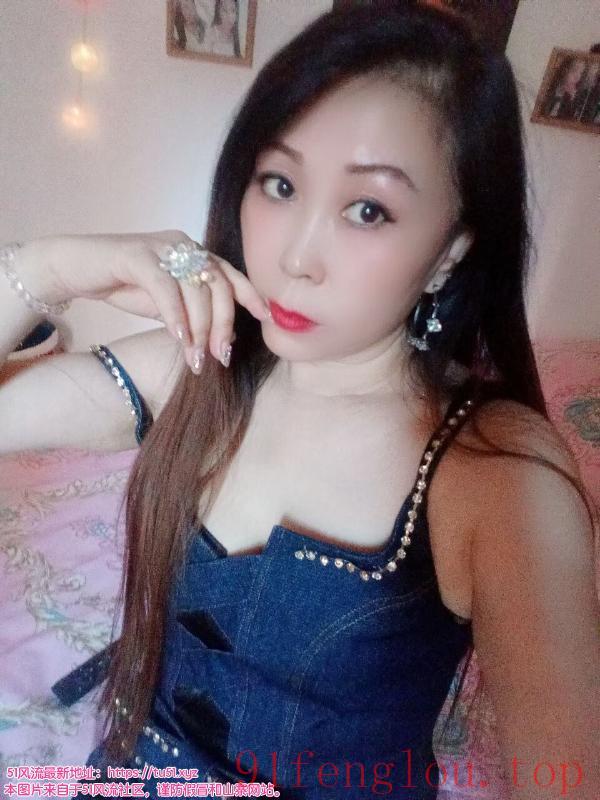 风情的深喉少妇