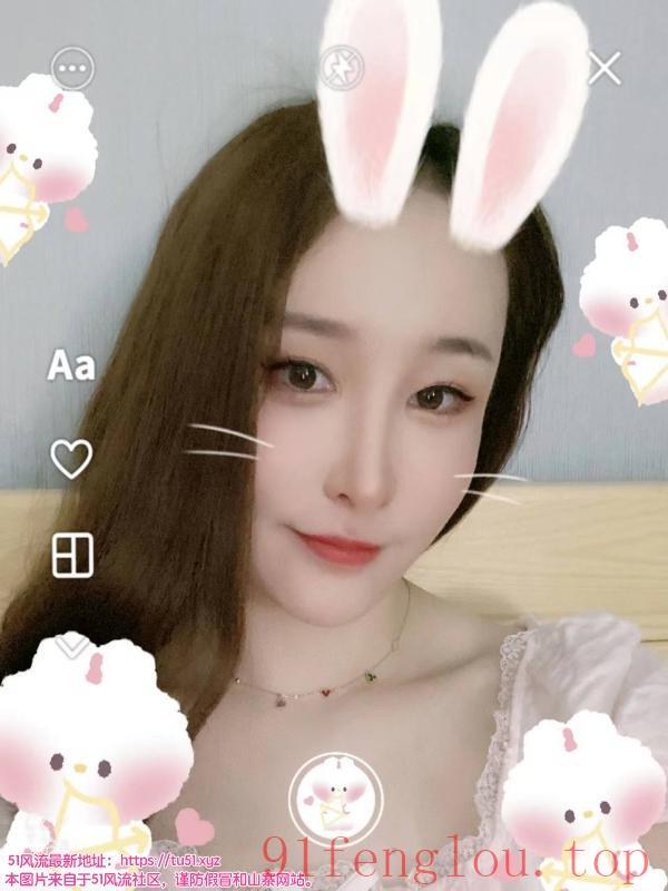 美女御姐蜜桃小酥胸