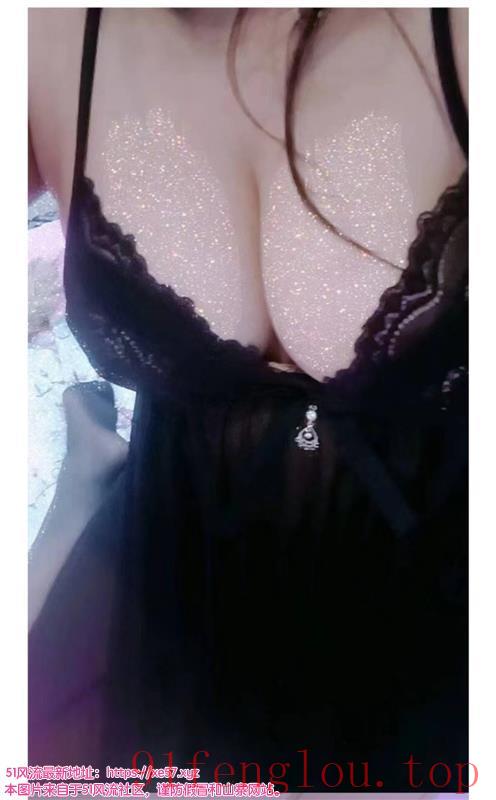 江宁步行街大胸小姐姐