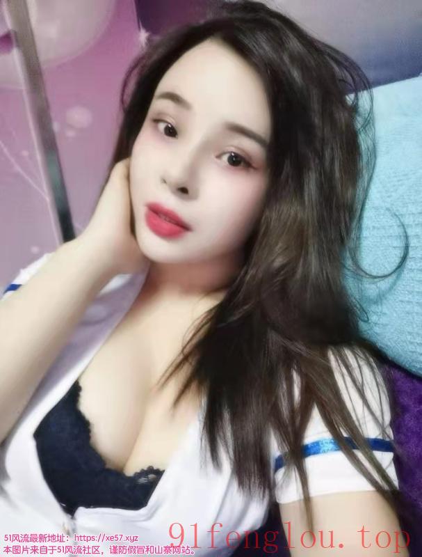 跳艳舞的小萌妹