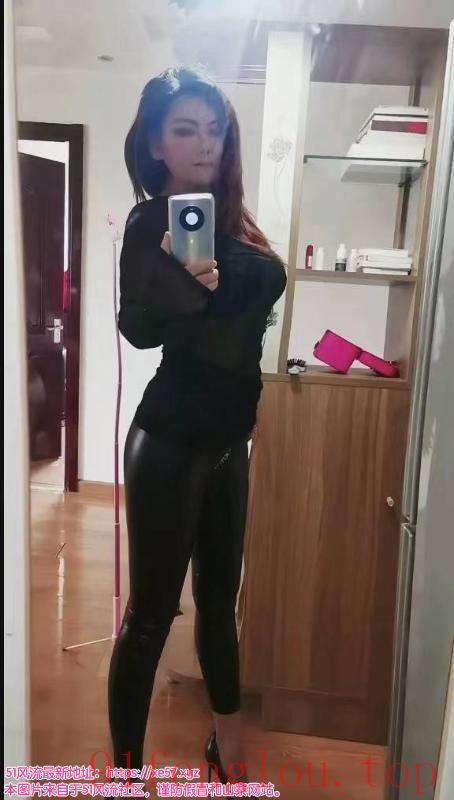 韵味大胸大屁股骚货