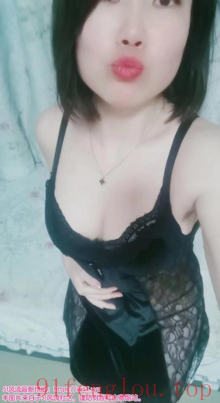 南坪高挑大胸美女