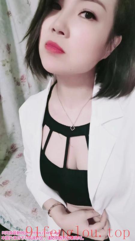 南坪高挑大胸美女