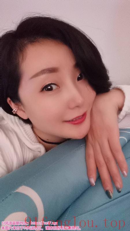 武侯短发气质姐姐