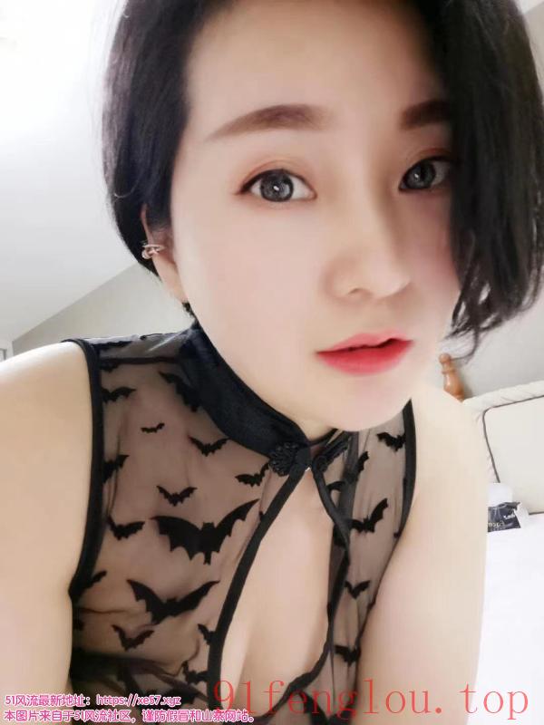 武侯短发气质姐姐