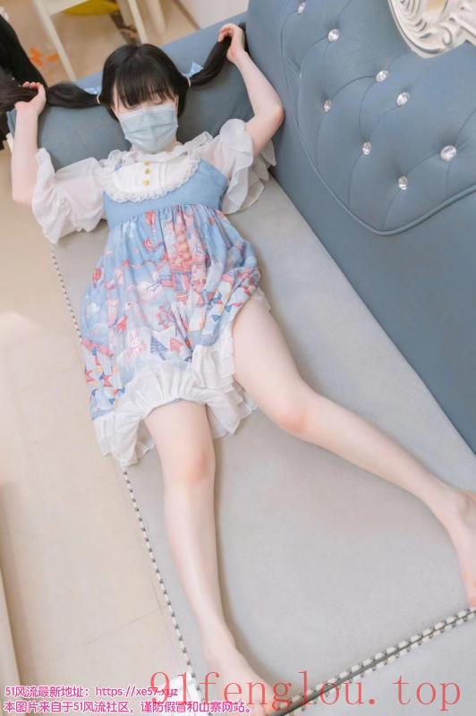 制服特多小草莓