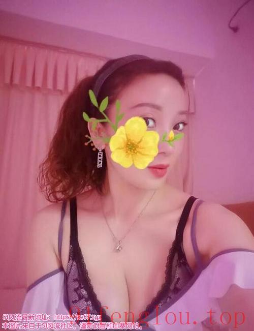 闷骚的制服少妇