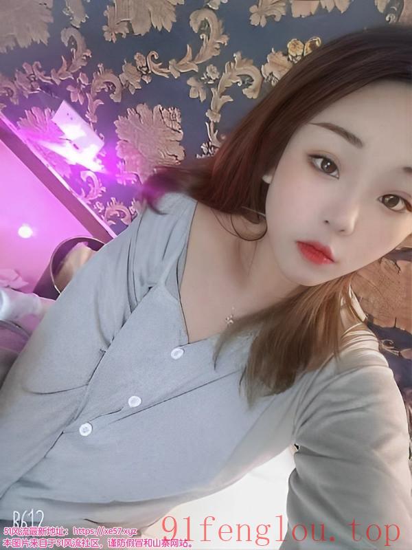 金牛粉色车头灯