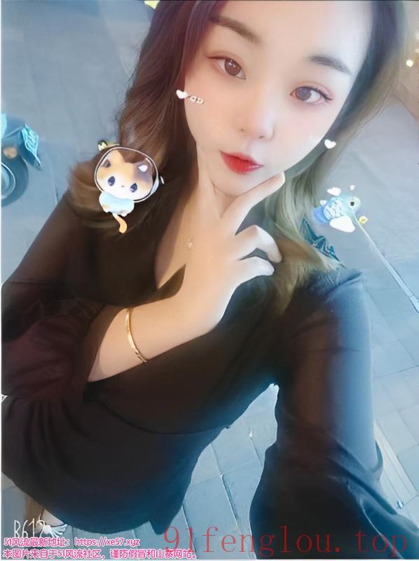 金牛粉色车头灯