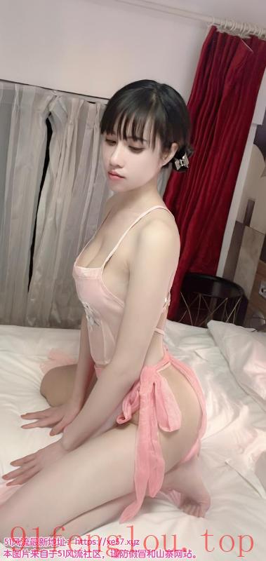 天河粉色衣彤彤