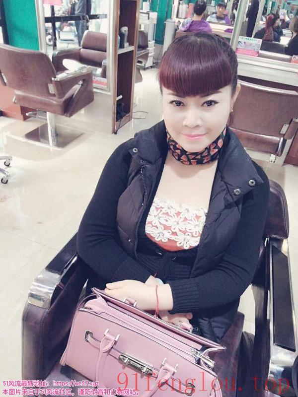 超有感觉的大胸熟女