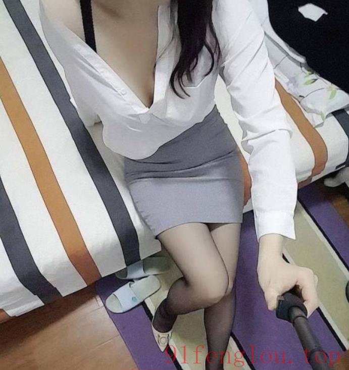 罗湖玖儿嫩穴磨棒