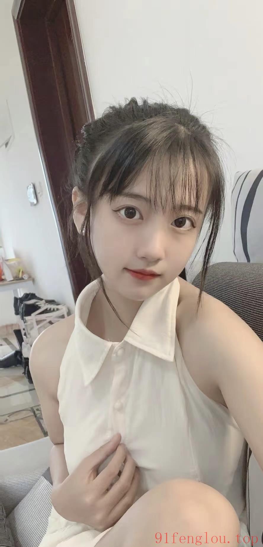 清纯极品粉嫩白虎女孩