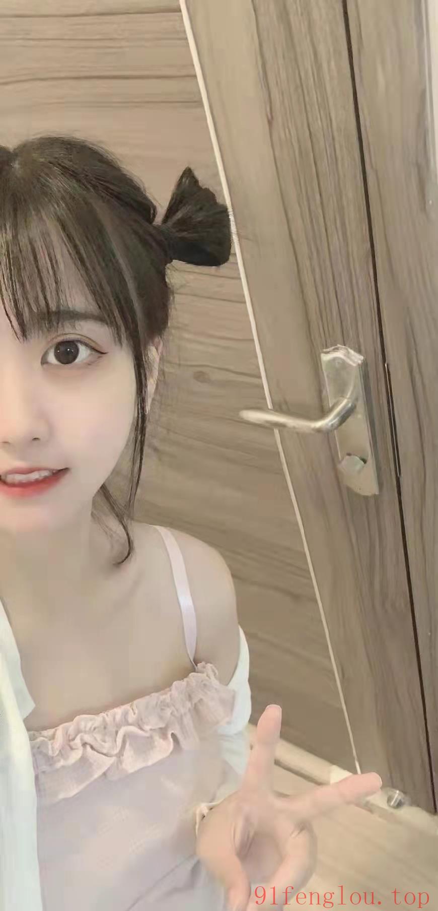 清纯极品粉嫩白虎女孩