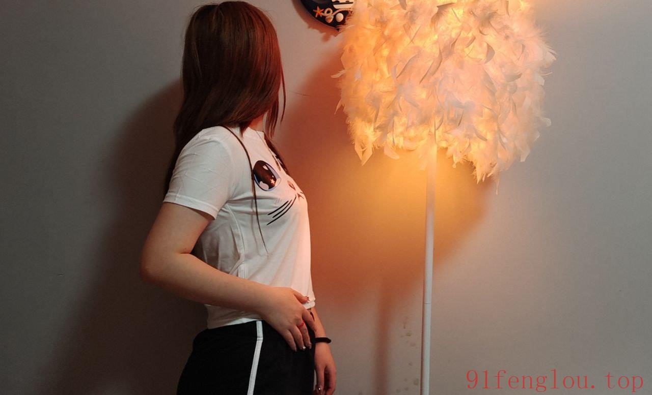 温柔型极品身材蜜桃臀嫩妹