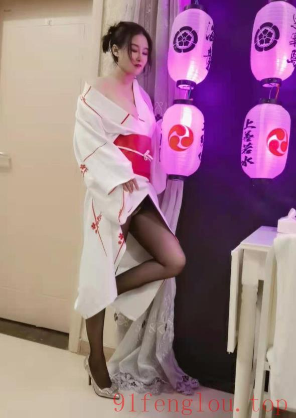 日式水床服务型白嫩美少妇