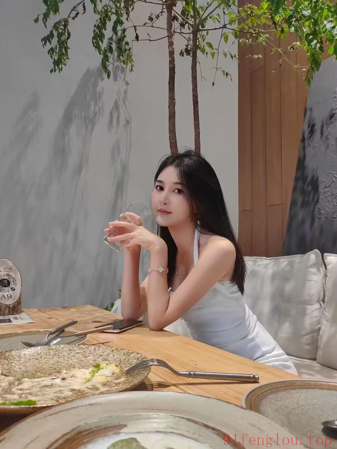 杭州长相甜美女孩