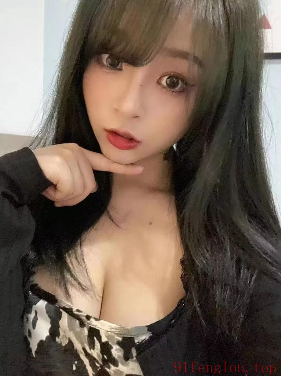 蜜桃刚成熟嫩的出水的妹子