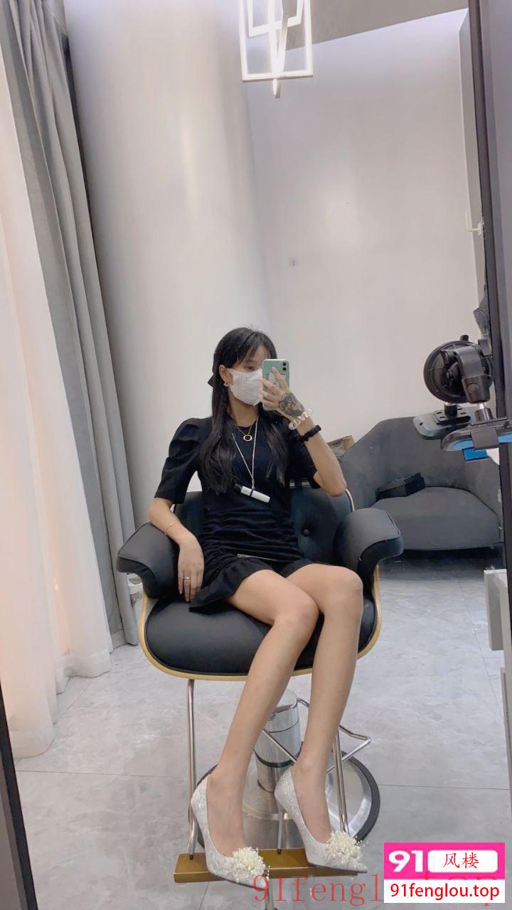 04年短发嫩妹路凡